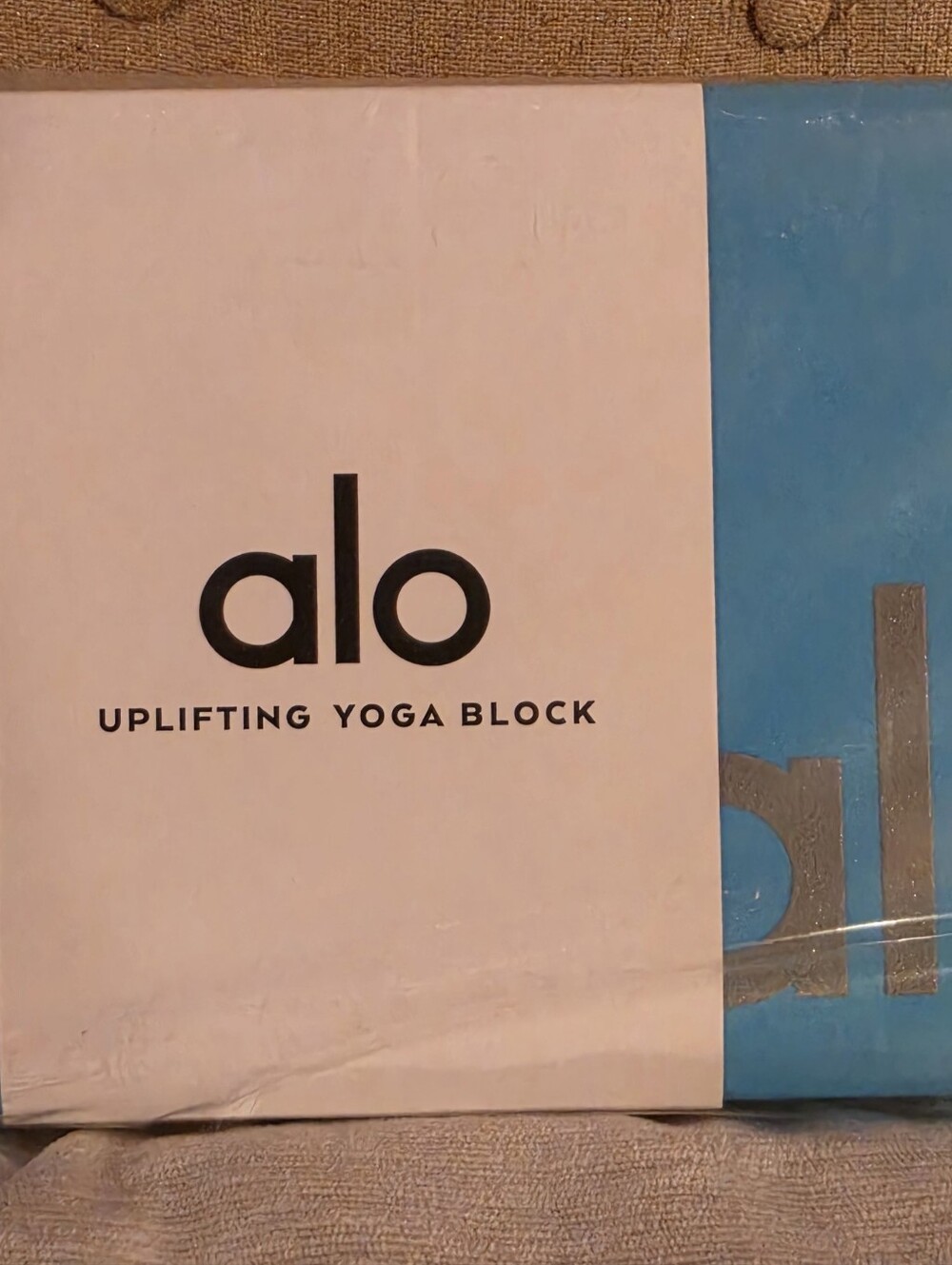 New Alo Yoga Uplifting Yoga Block